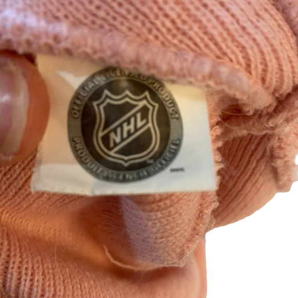 Vancouver Canucks Youth Pink Brimmed Knit Toque 🥅 NHL official🥅 - Picture 3 of 4